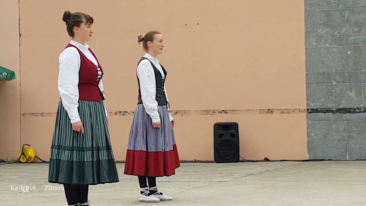 Konplize - Zazpiak Bat Dantza Sara - Sare Euskal Herria - Pays Basque.