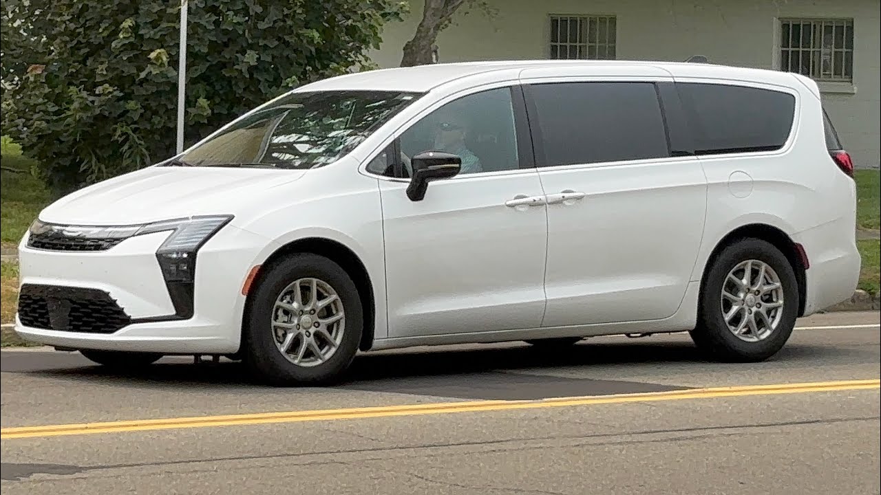 2027 Chrysler Pacifica Select