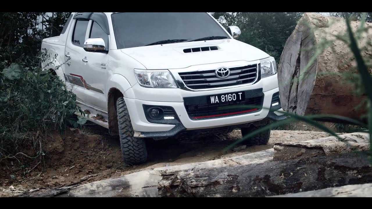 TOYOTA HILUX – URBAN HERO - FOREST GUARDIAN