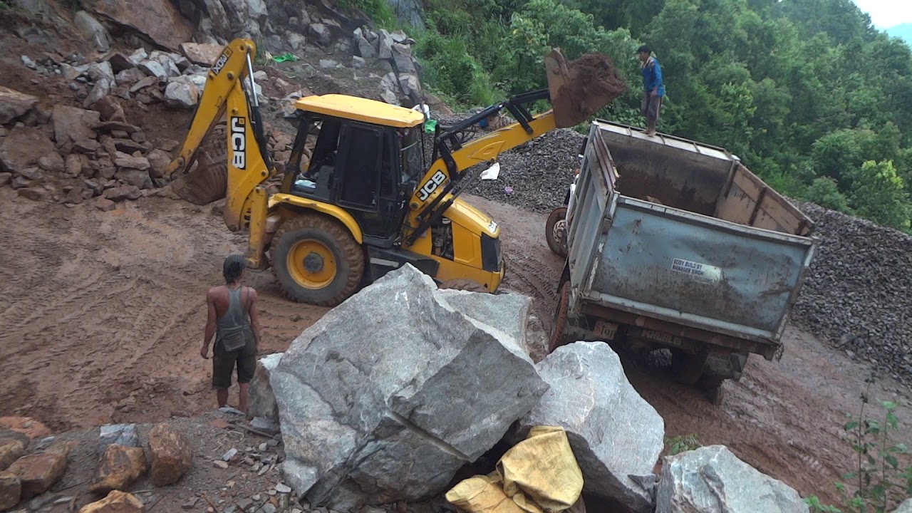 jcb 3dx super loading stone into a truck