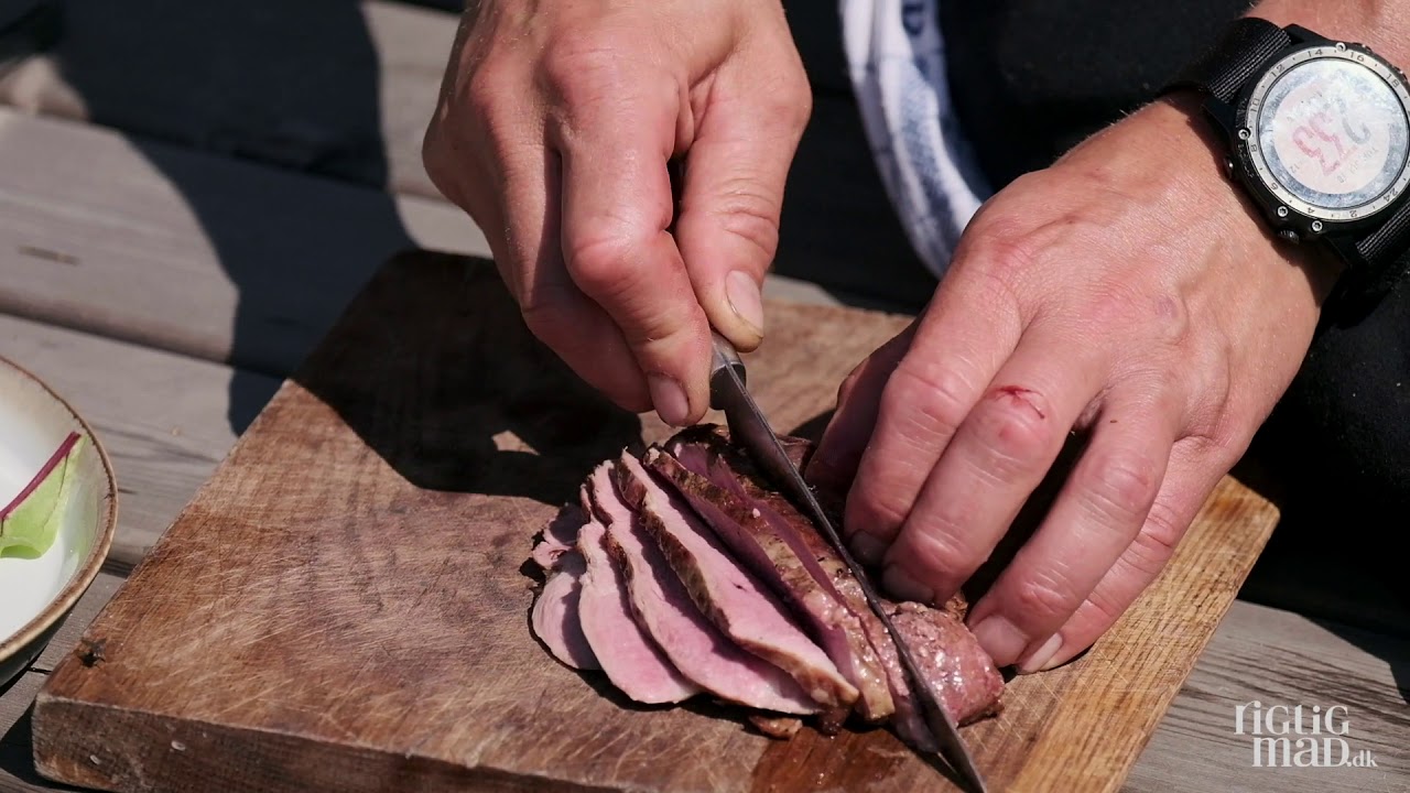 Grillet andebryst | Med rødbeder, hindbær og blommer