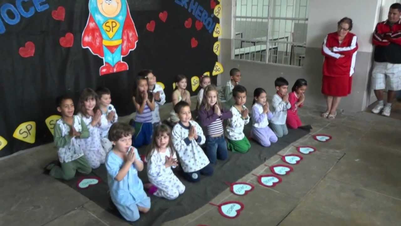 Apresentação Dia dos Pais Yasmin na Escola