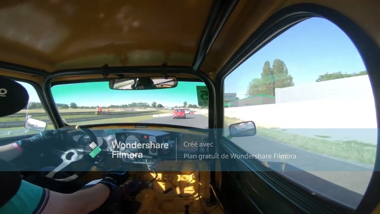 Auto rétro sport circuit de La châtre 2022 Austin mini