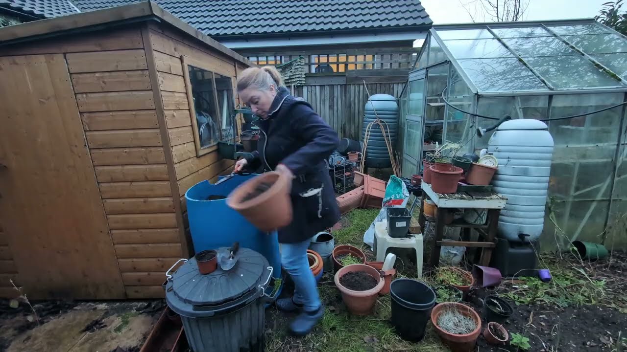 2026 Garden projects, clearing up my pots and deciding which seeds to grow