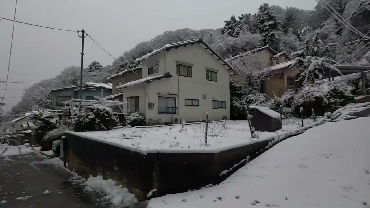 SNOW CLEANING BEFORE WE CAN DRIVE