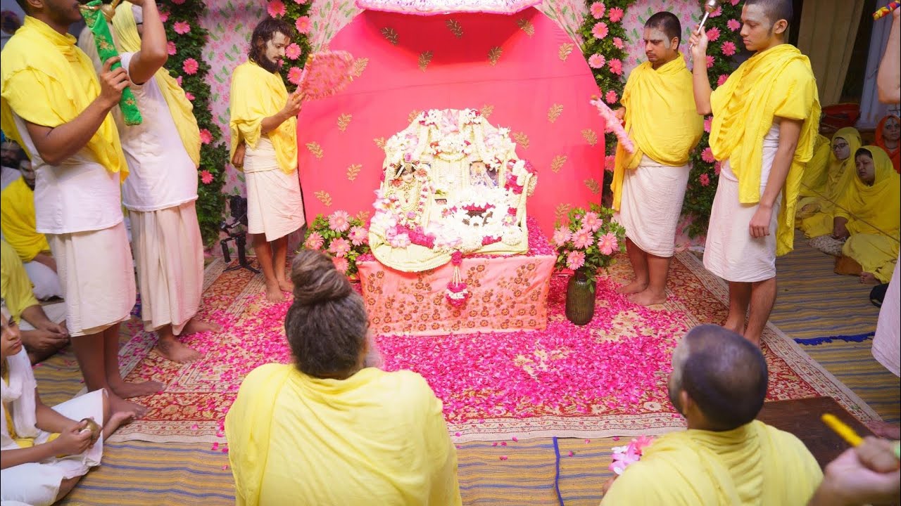 प्रात : कालीन मंगला आरती का अद्भुत आनंद | Shri Hit Premanand Govind Sharan Ji Maharaj