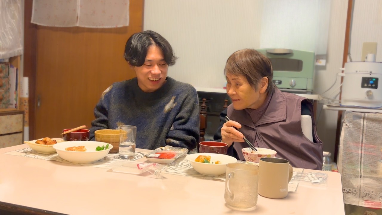 骨折中のおばあちゃんに教わりながら作る夜ごはん｜里芋の煮物と卵焼き