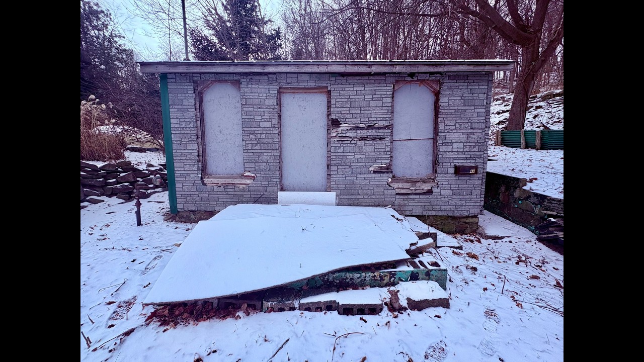 Exploring An Small Gutted Abandoned House Left Forgotten For Years