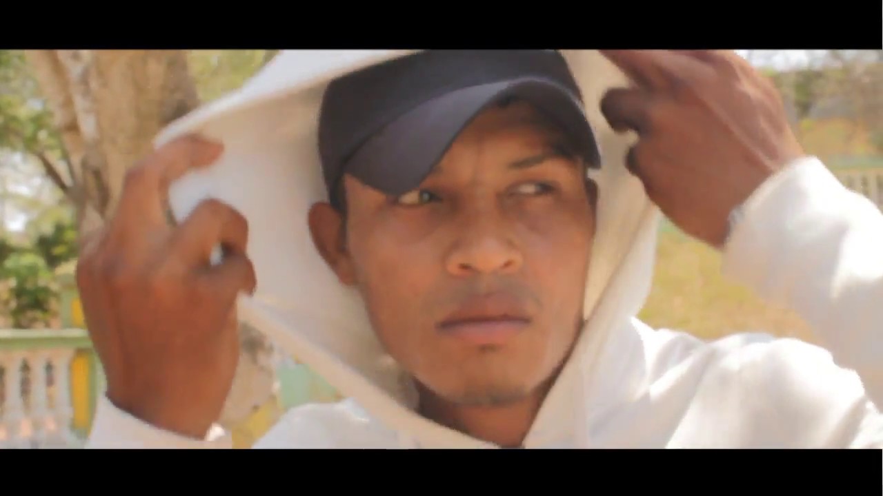 Hector Lavoe - Juanito Alima&ntilde;a (Official video)