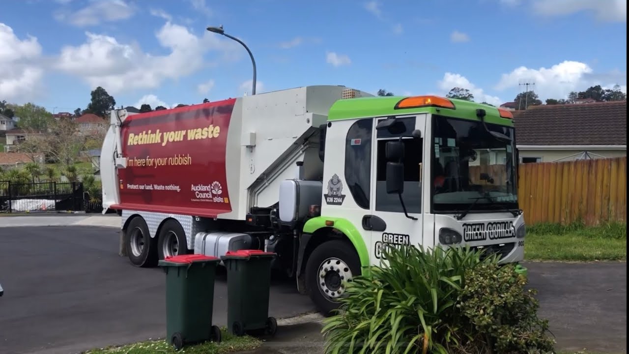 Auckland New Zealand, Rubbish Truck, 902 Dennis, Green Gorilla With Beep Noise,