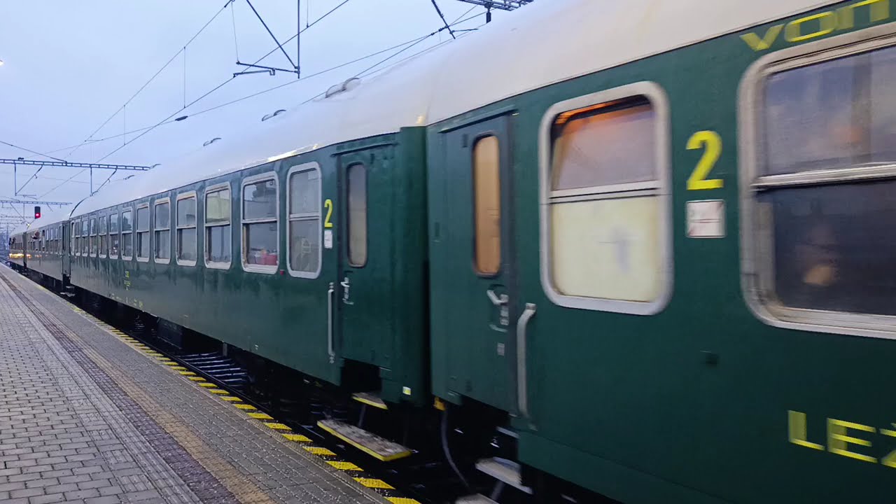 Historický parný rušeň v Púchove! 🚂 Nostalgický osobák prichádza do stanice