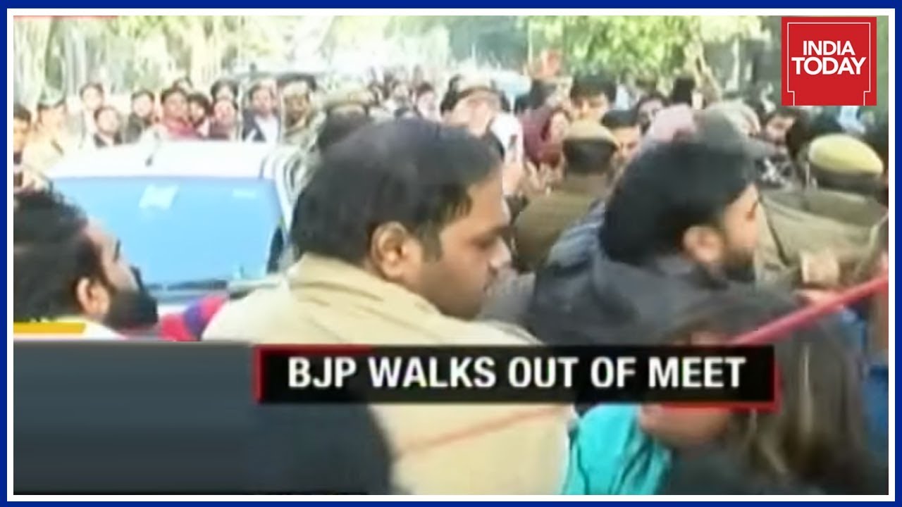 AAP-BJP Faceoff Outside Delhi CM's Residence Over Sealing Drive