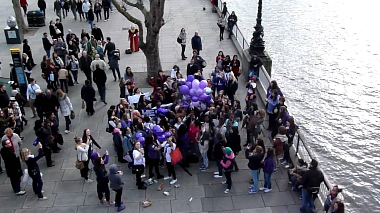 Bieber Bday Parade 03.03.12 - Balloon Fail!