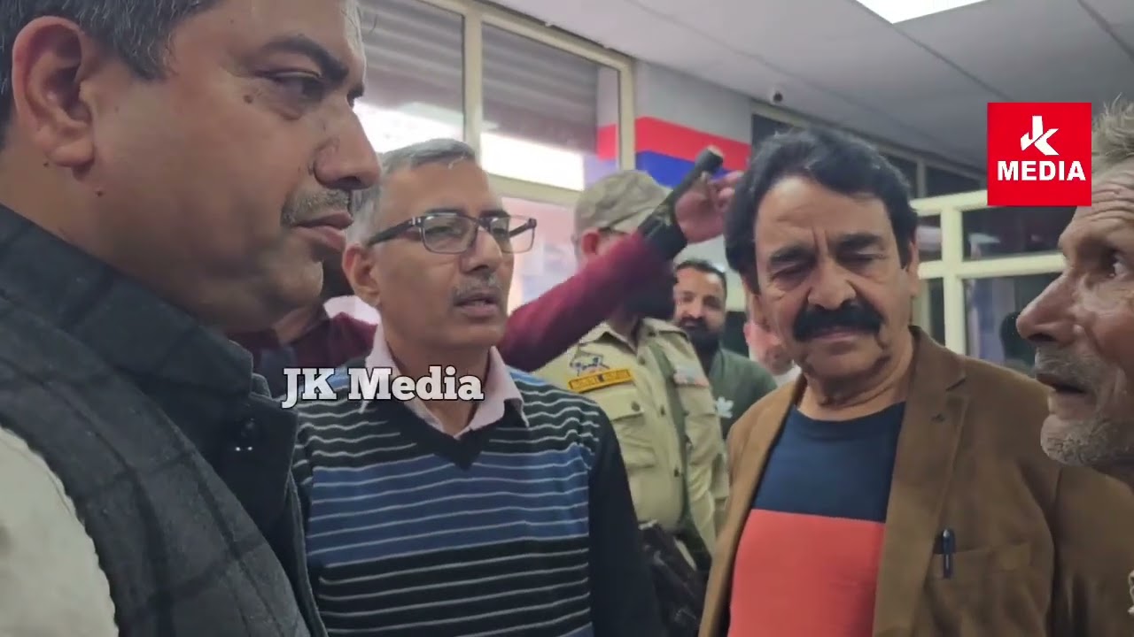 Не обращайте внимания на слухи, дефицита газа абсолютно нет: окружной комиссар Катхуа Раджеш Шарма