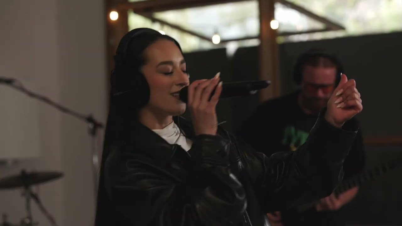 TANISHA - Silk & Smoke | Live From NoWave Studios 