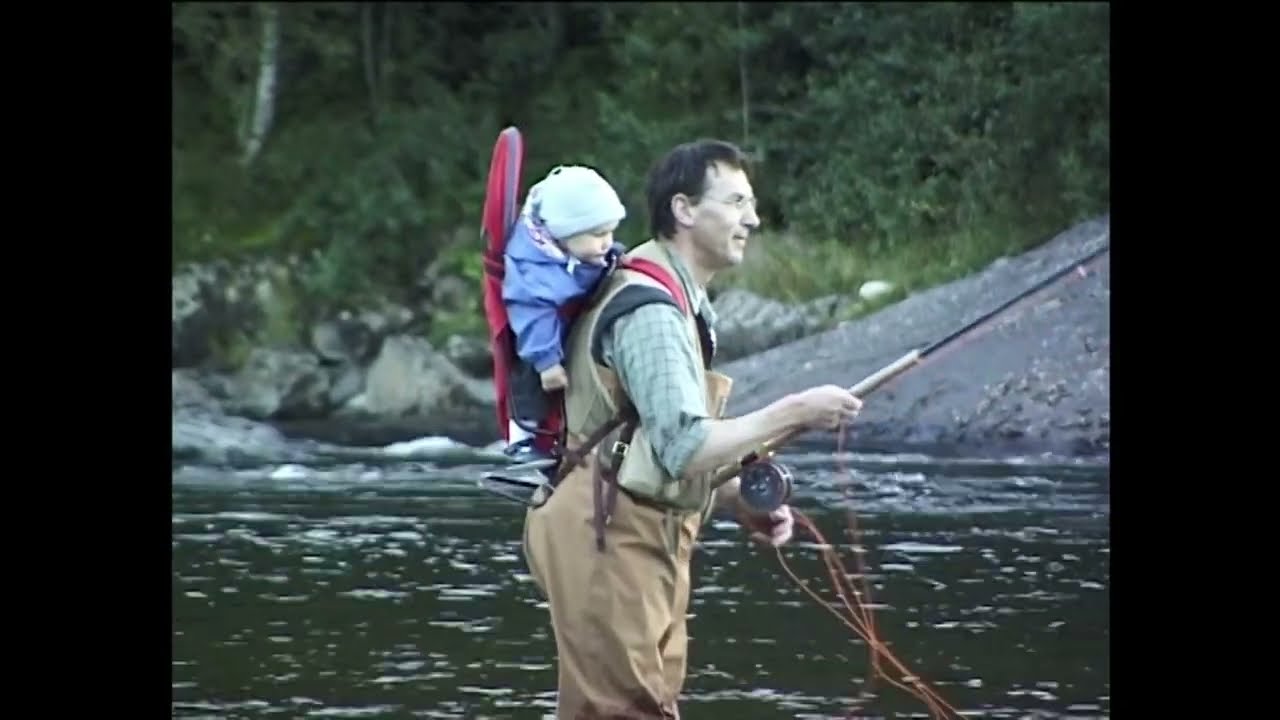 Baby Alex catches large Gaula Salmon – with the help of his father Manfred Raguse