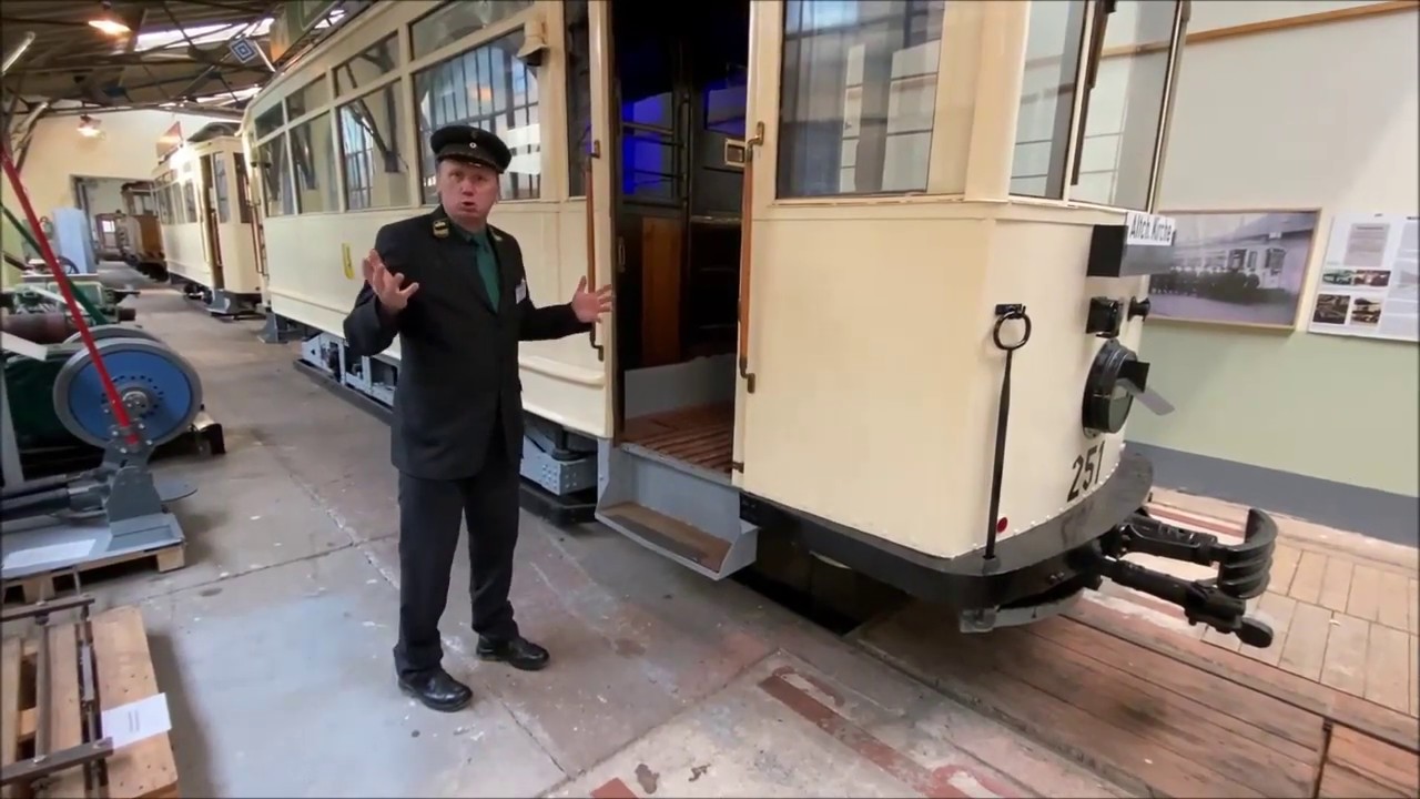 Stra&szlig;enbahnmuseum Videoschnipsel #16 Der hohe Einstieg   Teil 1