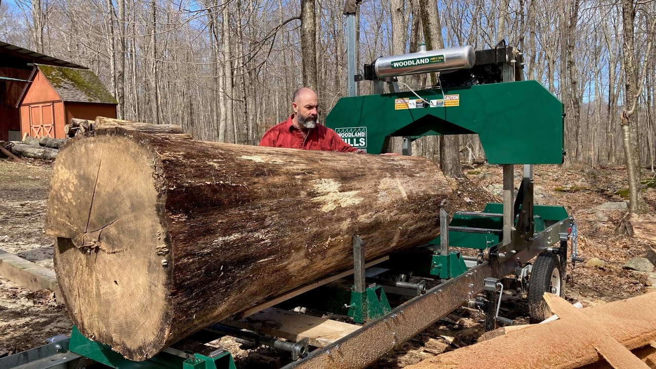 Cutting Red Oak into lumber on the Woodland Mills HM130Max