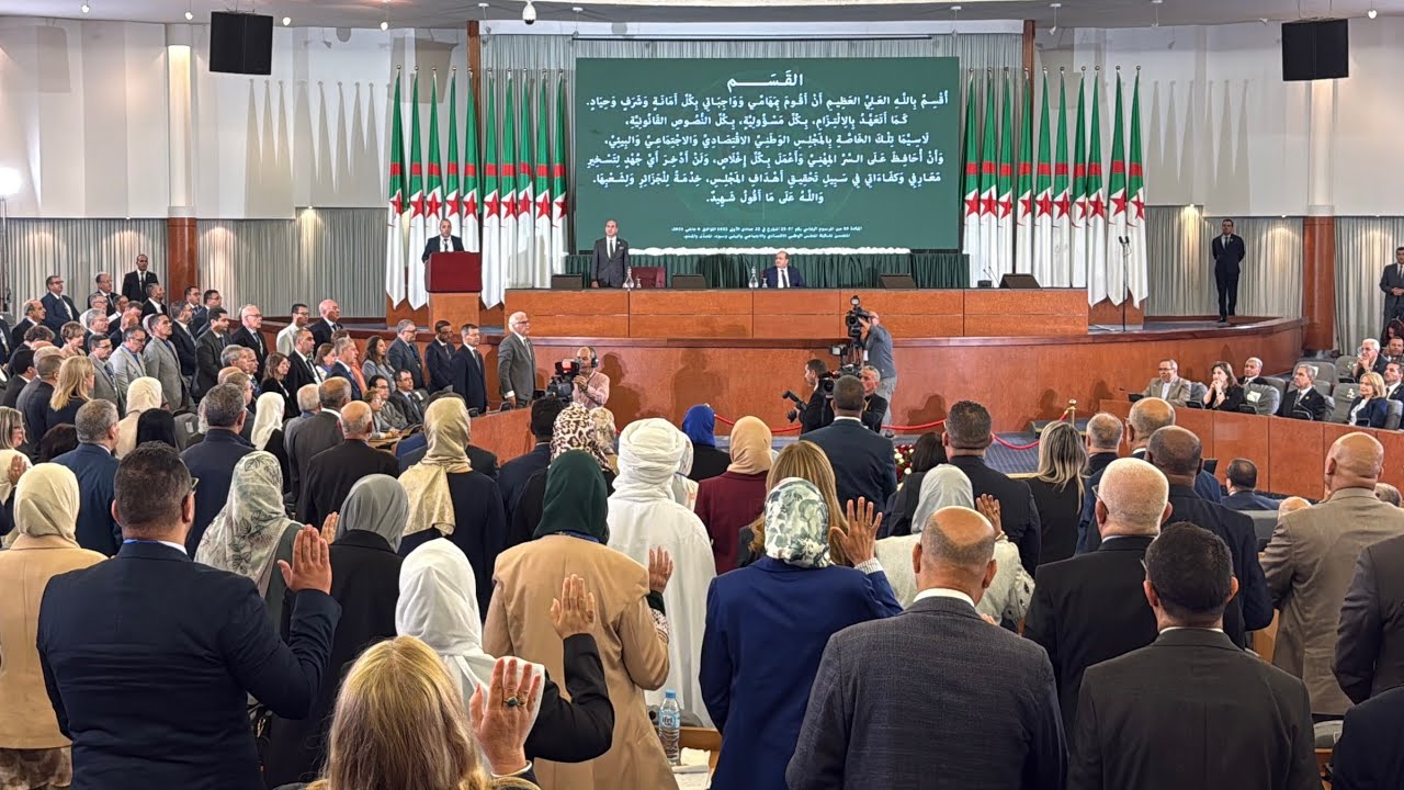 الوزير الأول يشرف على مراسم تنصيب أعضاء المجلس الوطني الاقتصادي والاجتماعي والبيئي