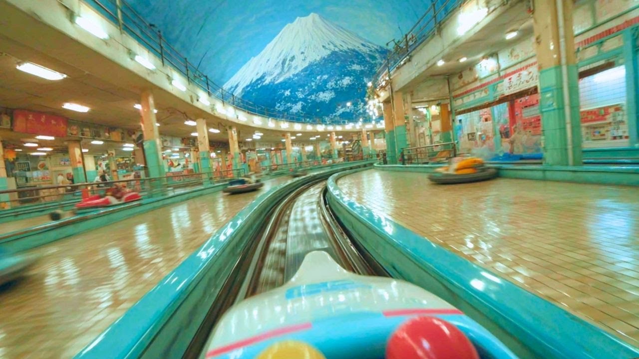 謎のライド『団地コースター』で昭和の世界を駆け巡る！