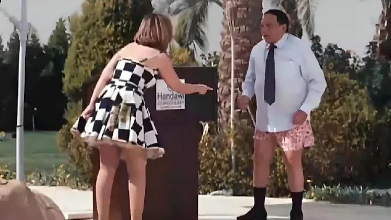 اشمعنا يعني عايزاني اقلع البوكسر 😂😂 | عادل امام هيفصلك ضحك لما قلع هدومه مع يسرا