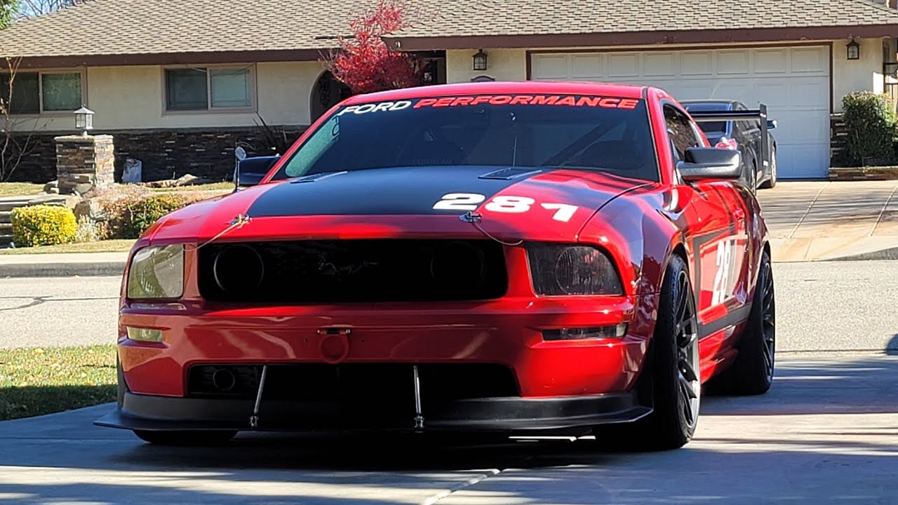 Mustang GT 2005 года... Ещё больше модификаций для трека! Каркас безопасности Watson... Пятиточеч...