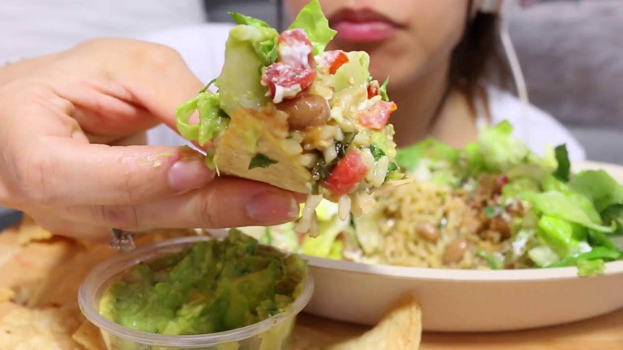 CHIPOTLE BURRITO BOWL  AND CHIPS CRUNCHY EATING SOUNDS MUKBANG TWILIGHT