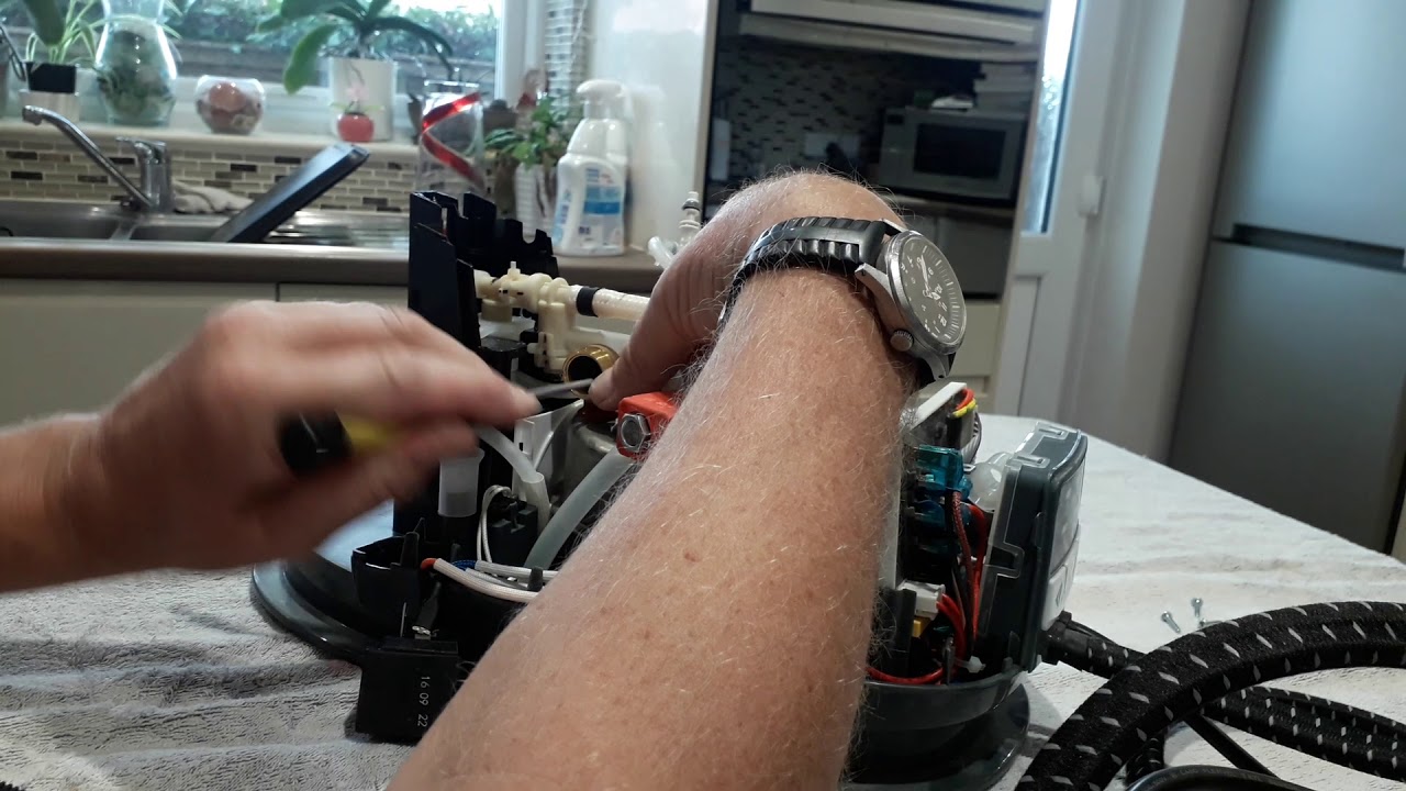 Morphy Richards steam elite base dismantling refresher plus a short descaling cycle