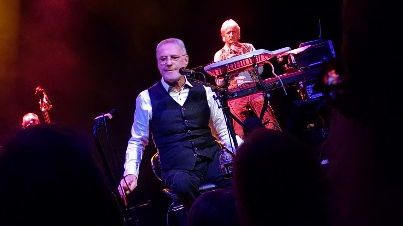 STEVE HARLEY - ABSOLUTE BEGINNERS ( BOWIE COVER ) @ GebouwT 22-04-23
