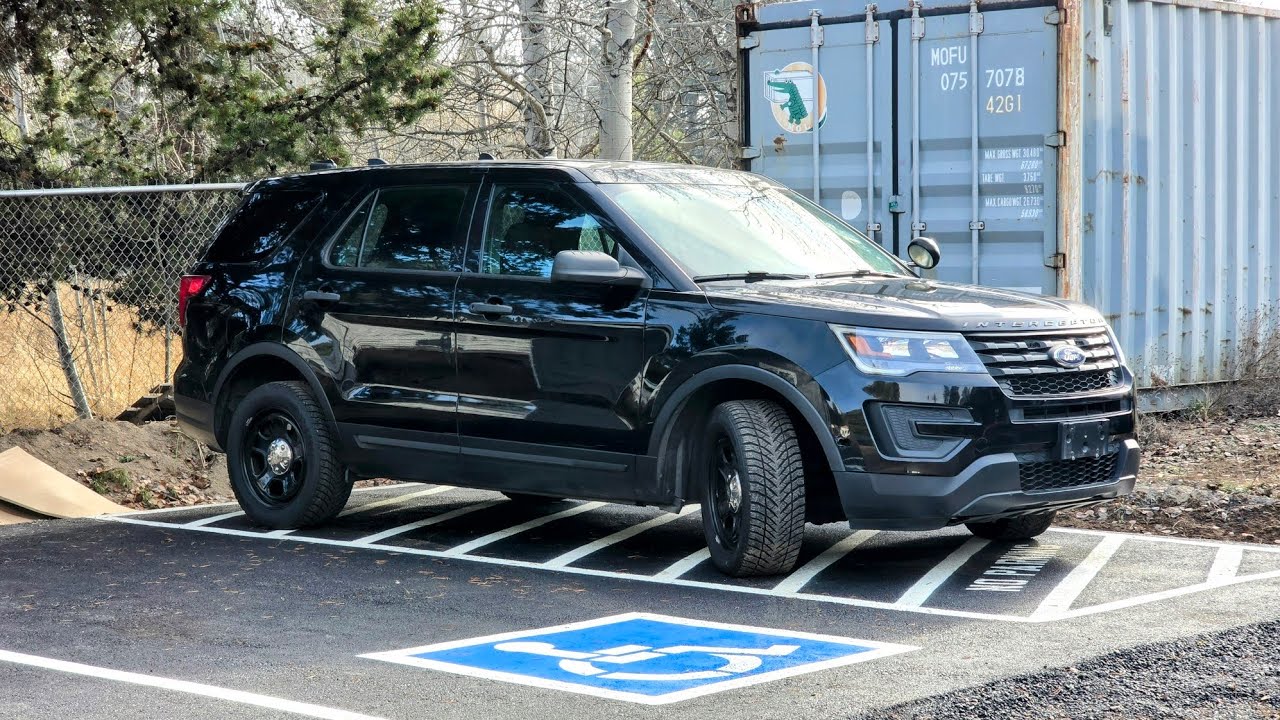 Полноприводный пикап Police Interceptor Utility EcoBoost 2018 года выпуска, 365 л.с.
