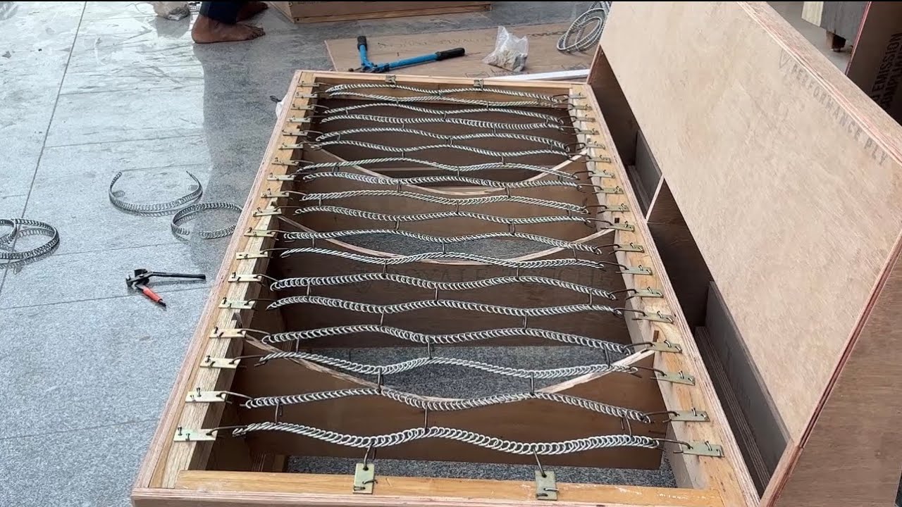 सोफा में स्प्रिंग कैसे लगाते हैं? How do you install springs in a sofa?