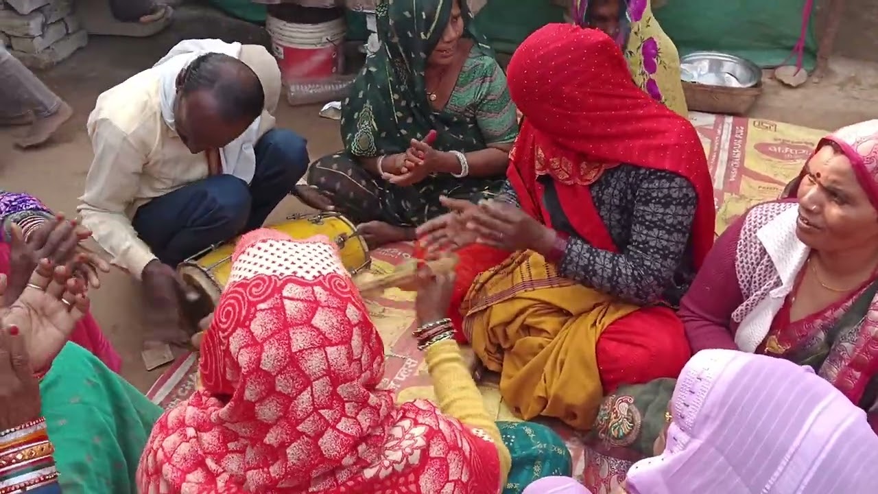 देसी ढोलक पर बहुत ही सुंदर डांस बुंदेली  में 