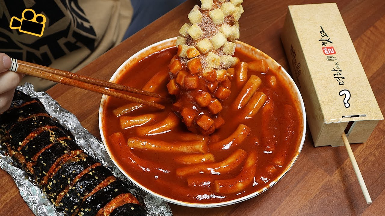 신전떡볶이에 명랑핫도그란.. 시네마먹방 Meeting between tteokbokki and corn dogs ENG Cinema Mukbang DoNam