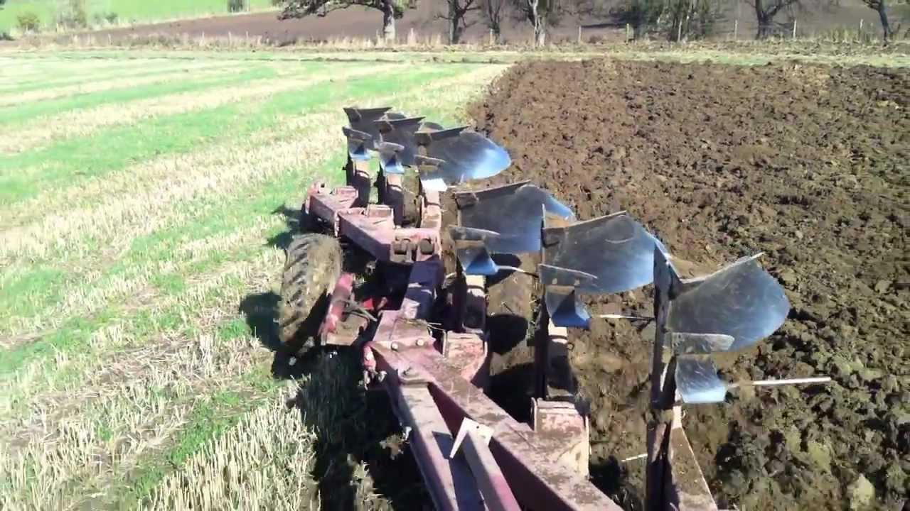 John Deere 7530 Ploughing with Naud 6240