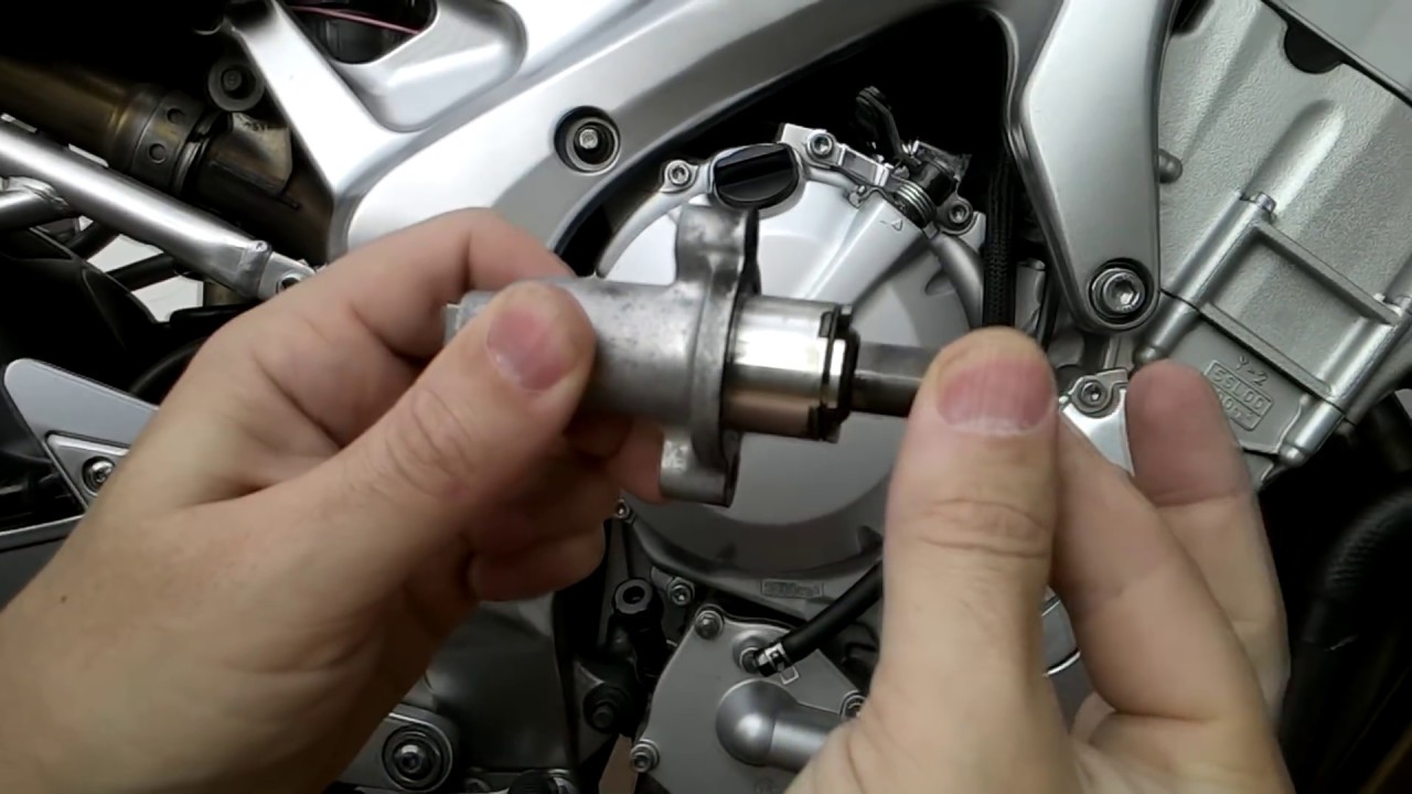 Yamaha FZ6 - Reemplazo tensor cadena de distr. / timing chain tensioner rplc.