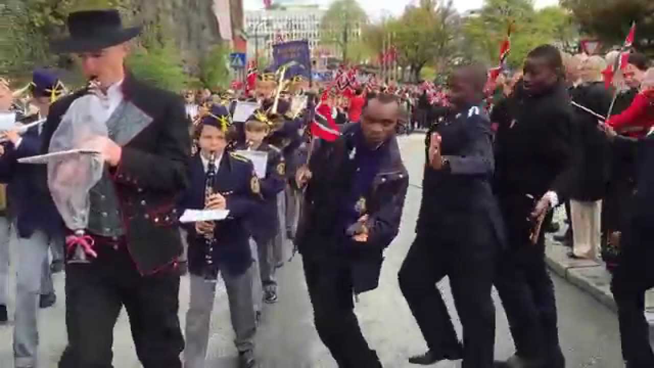 Dansende kenyanere 17. mai
