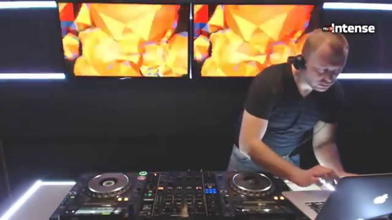 Andrei Fiber Live @ Radio Intense 25.12.2013 http://www.poptop.fm/artist/andreifiber/