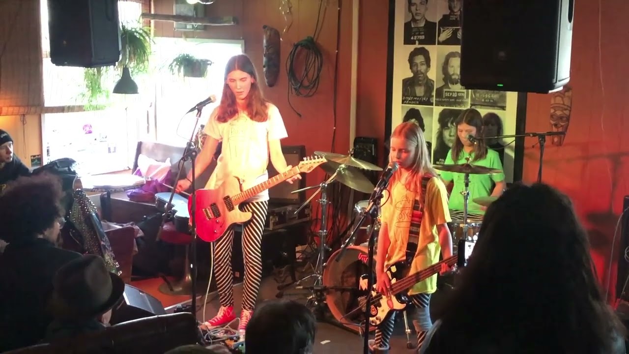 VYLNI (Voi yrittää liittää nesteeseen) LIVE @ Vastavirta