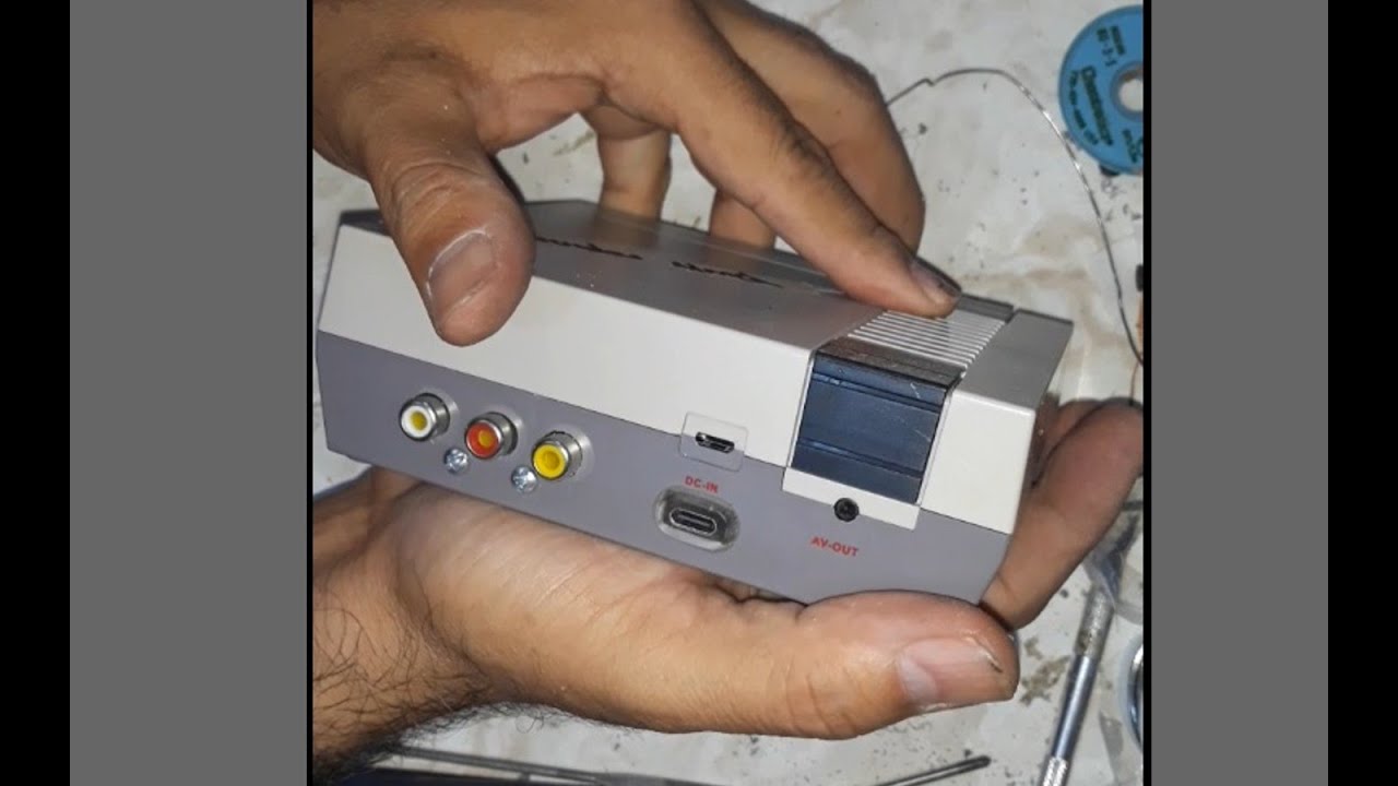 La  Famiclon mini con conectores nuevos R C A y usb C