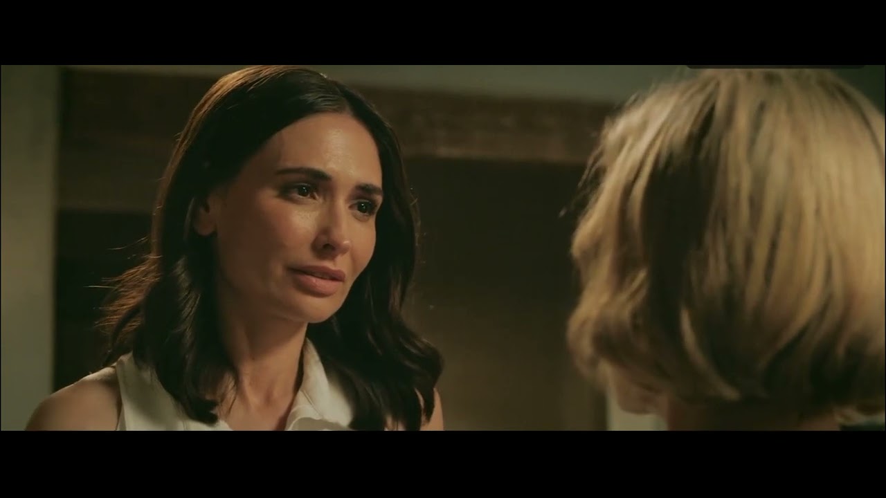 Karolina Wydra and Rhea Seehorn Lesbian Scene in Pluribus