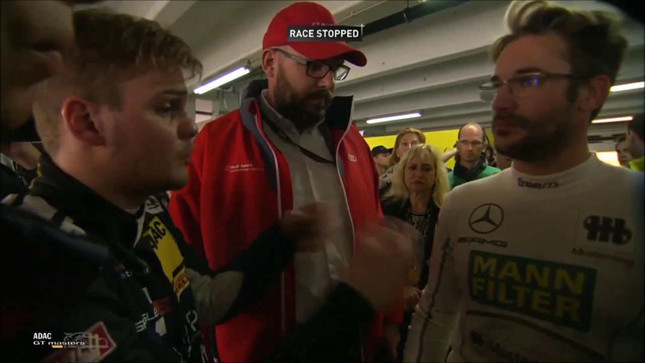 ADAC GT Masters 2018 Dries Vanthoor geht zu Maximilian Götz in die Box nach Unfall beim Start