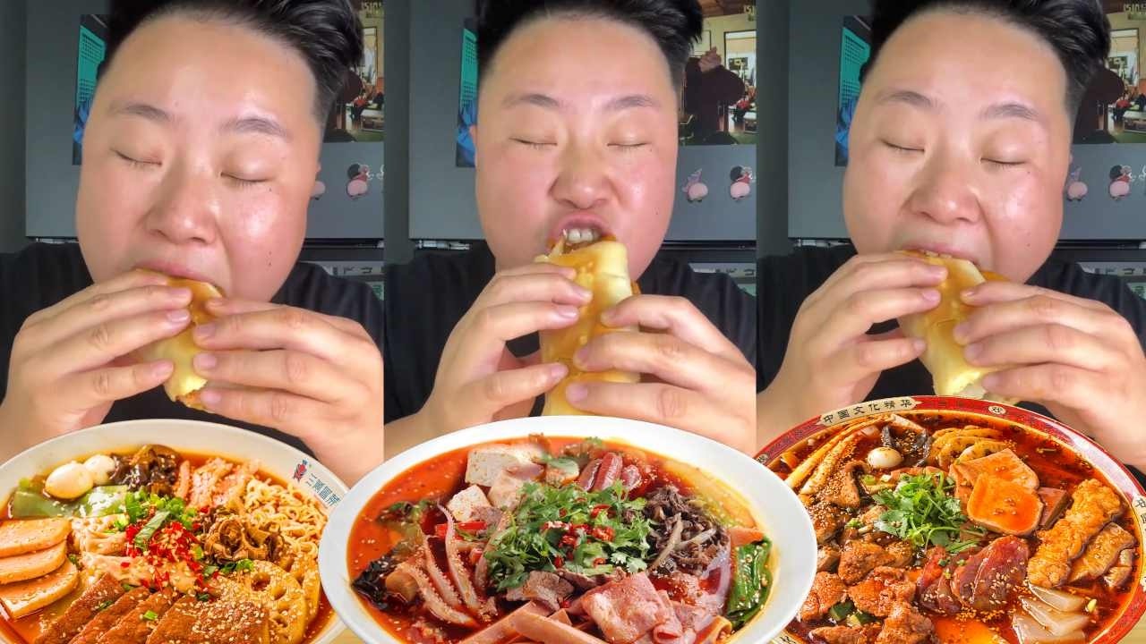 自制中式汉堡，辣条+煎蛋+菜蟒+锅贴+辣肠 ，厚度一个手都抓不住【金灿灿】