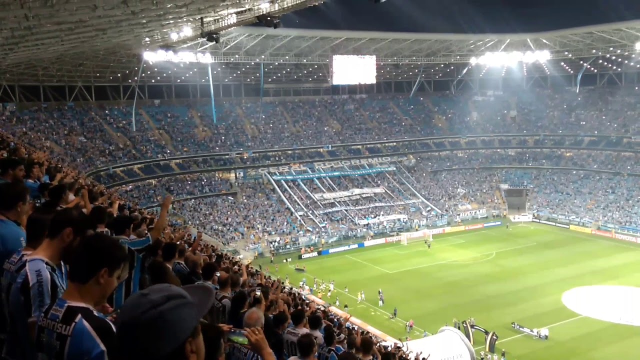 Arena canta hino riograndense de arrepiar