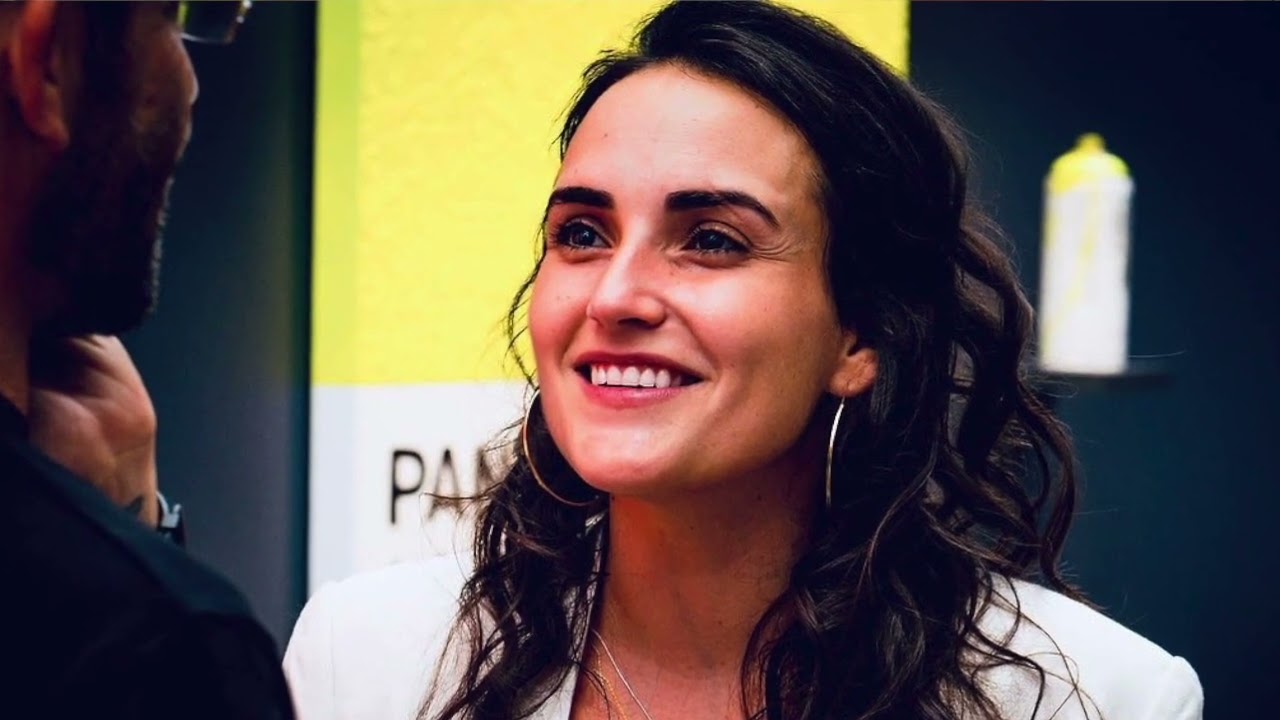 All That Buzz with Victoria: Artist Cayla Birk