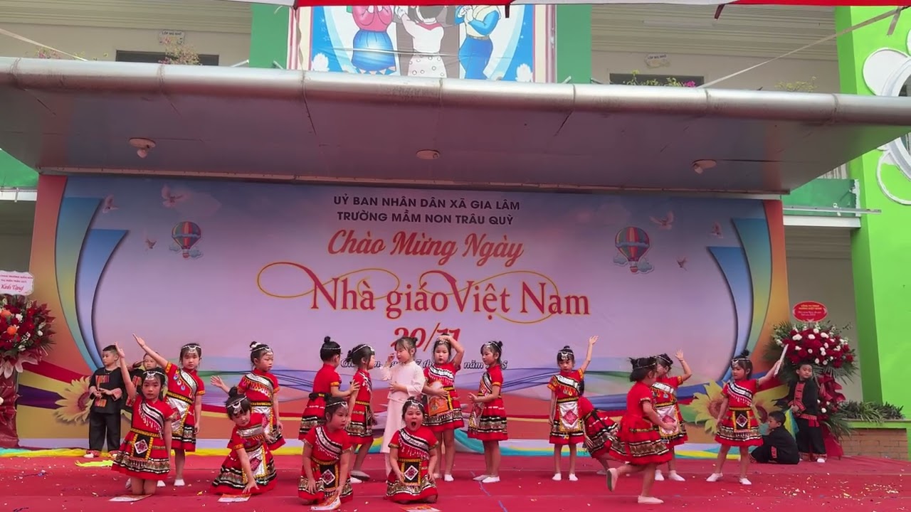 Múa Gieo chữ nơi lưng đồi