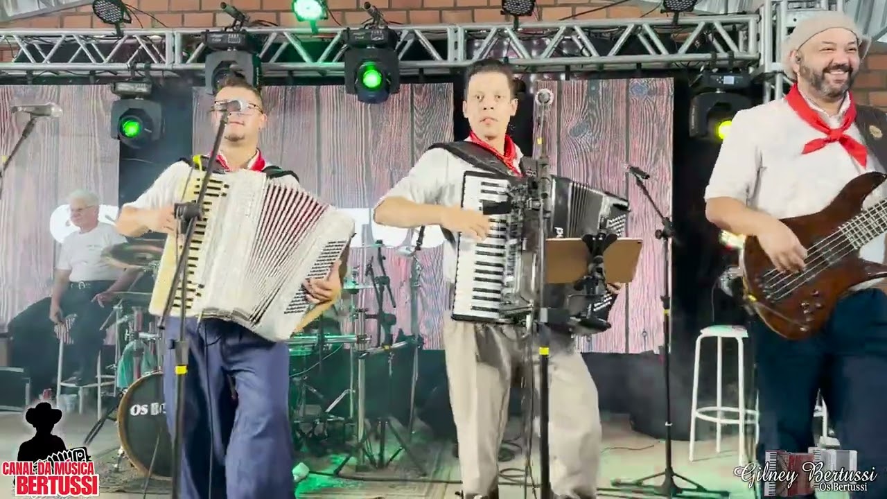 Os Bertussi na grandiosa festa da capela São Demétrio - Canoinhas SC - Começo de baile