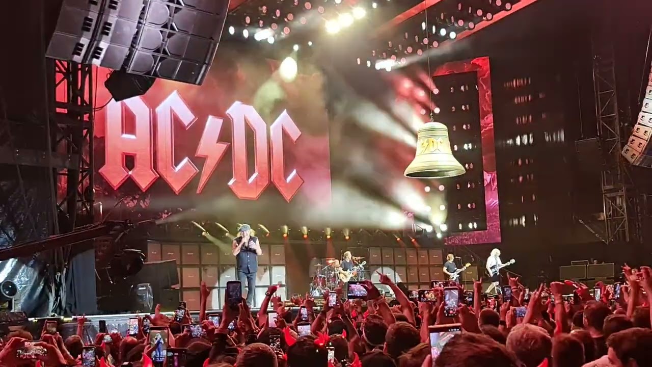 AC/DC Hells Bells Show Histórico!!! #acdc #saopaulo  #rocknroll #rockclassic #rock #angusyoung