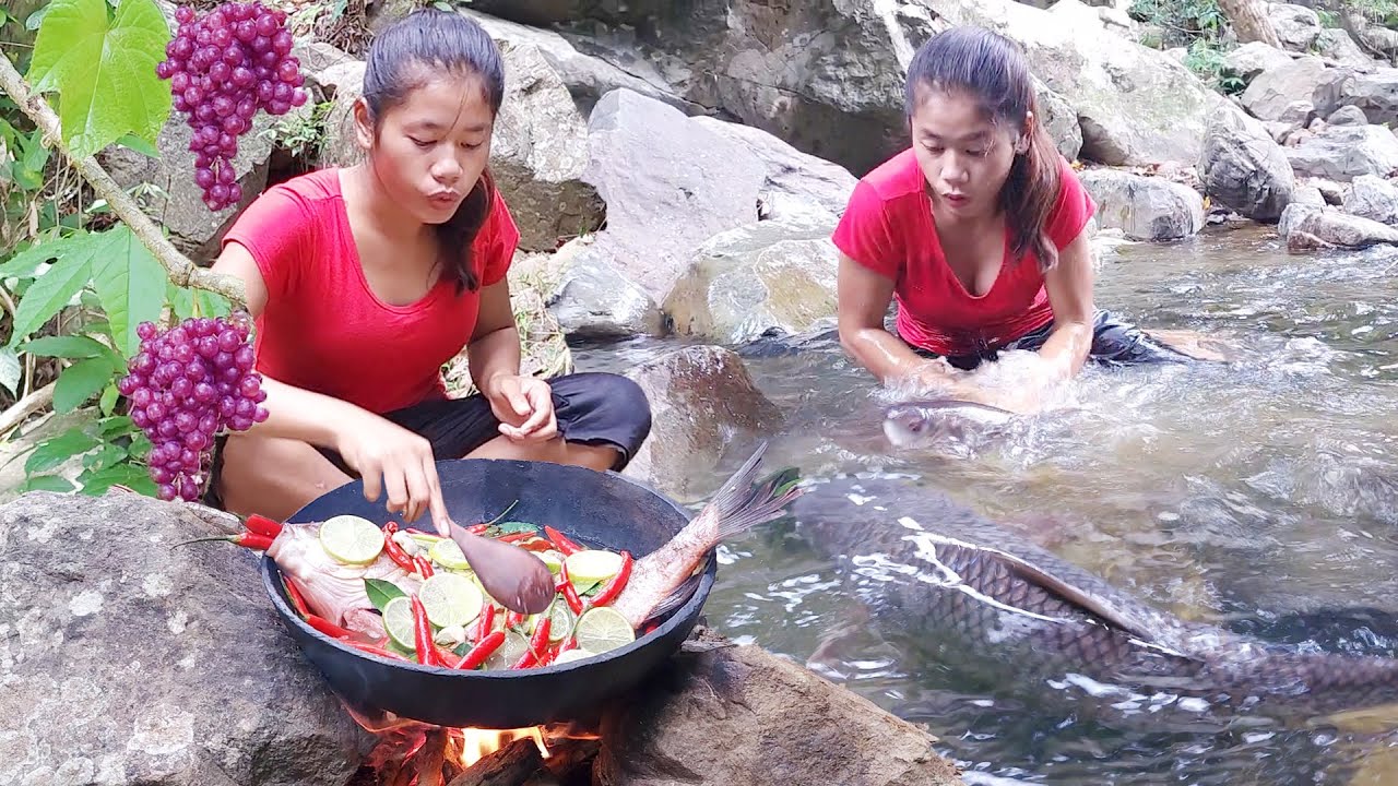 Survival in forest: Catch big fish and pick wild grapefruit - Fish lemon spicy delicious for dinner