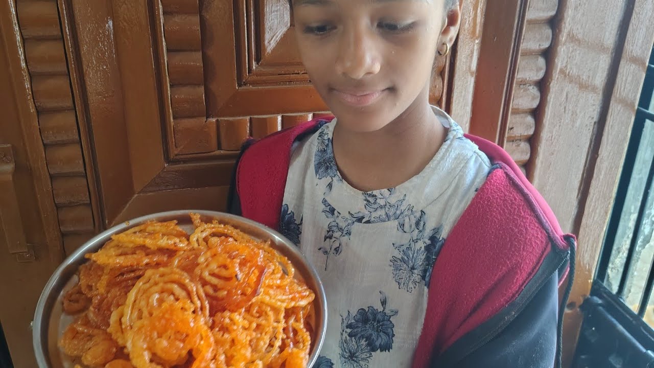 संडे स्पेशल 🐄💥 गरमा गरम जलेबी🍥/जलेबी रेसिपी 💯                    #shorts #viral #jalebi #essyrecipe 