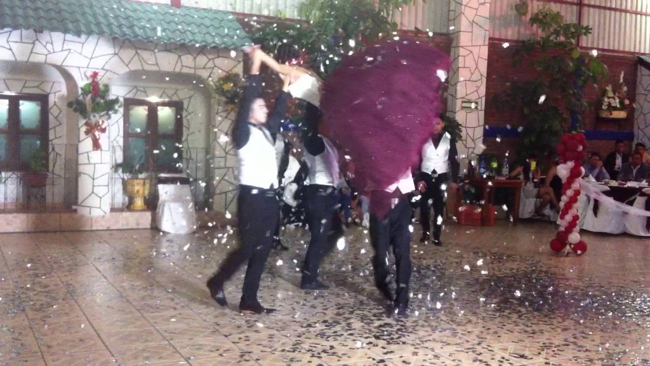 Vals ''Los Reyes Del Mundo'' Mariana